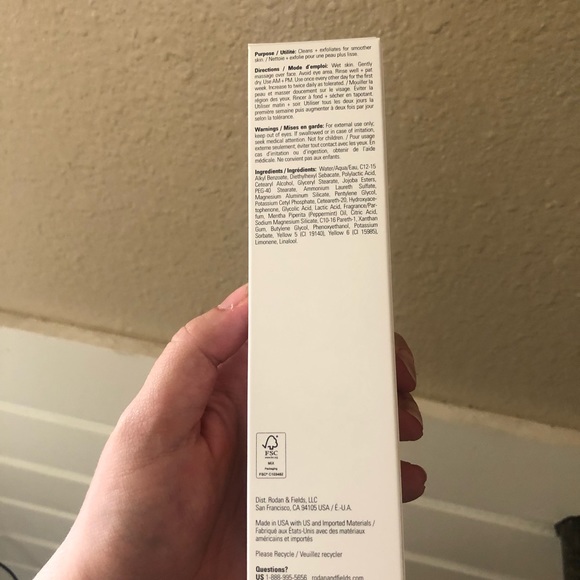 Rodan+Fields Reverse Deep Exfoliating Cleaner - Picture 4 of 5